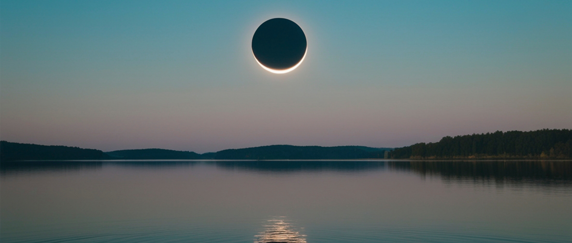 Polna luna in mrk v Devici
